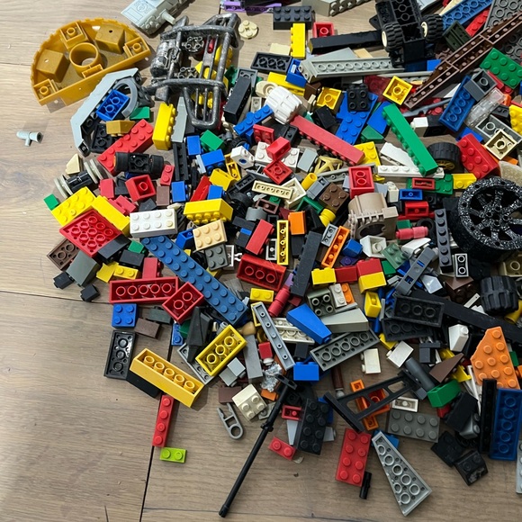 Bulk Assorted Lego Pieces 4.14 Lbs. - Picture 4 of 8